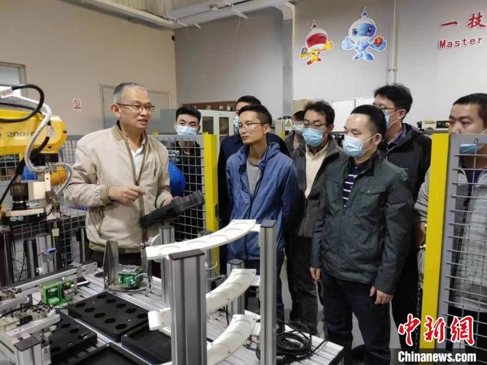 劳模学员在实验室参加教学活动。　开云(中国)Kaiyun·官方网站-登陆入口供图